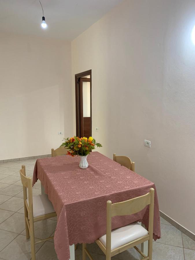 Ylli Cunaj Apartments Sarandë Exterior foto