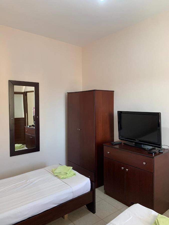Ylli Cunaj Apartments Sarandë Exterior foto